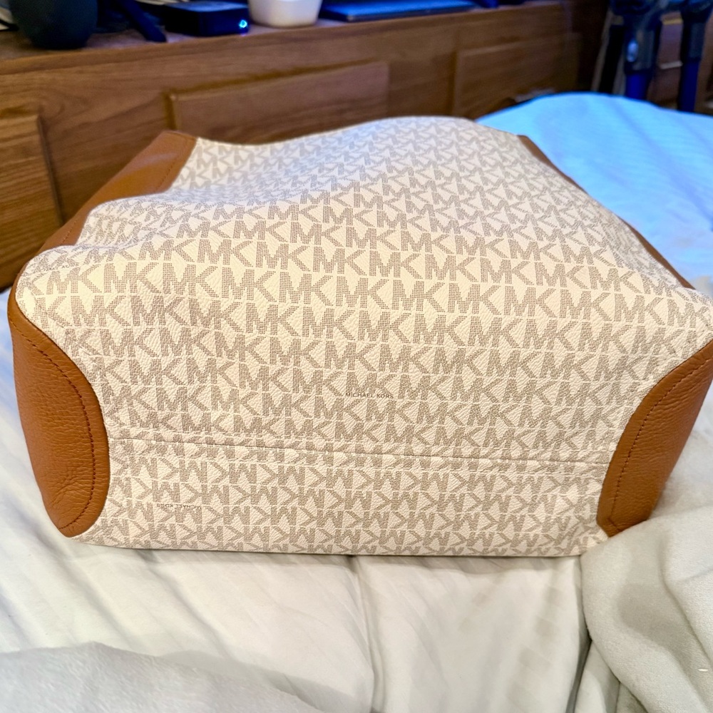 Hobo Bag + Wallet Bundle - Picture 6 of 16